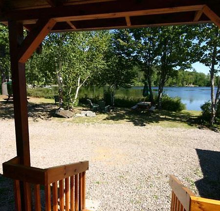 Spectacle Lake Lodge Bancroft Buitenkant foto